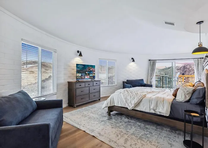 The Castle, A Luxury Compound Retreat Lake Havasu City