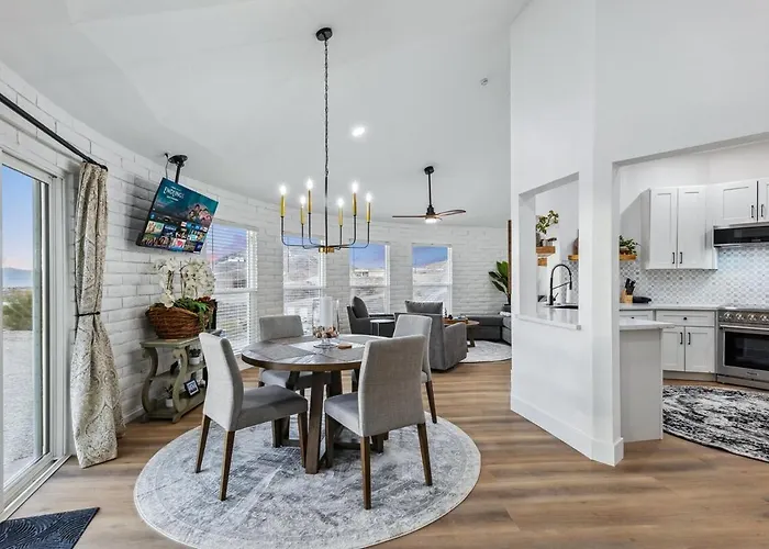 The Castle, A Luxury Compound Retreat Casa vacanze