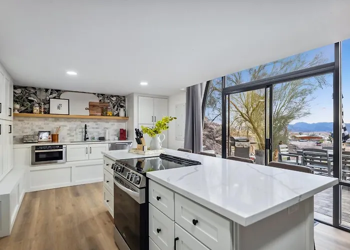 The Castle, A Luxury Compound Retreat Casa vacanze Lake Havasu City