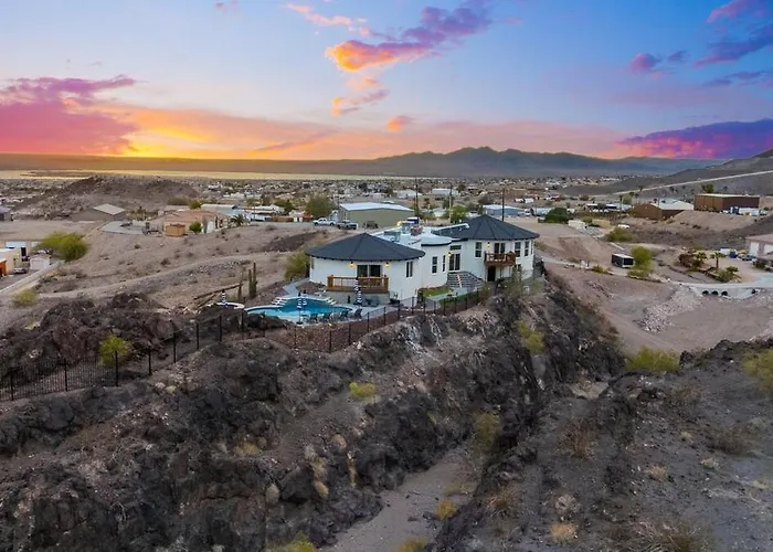 The Castle, A Luxury Compound Retreat Casa vacanze Lake Havasu City